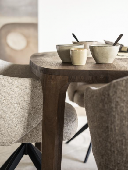 Eettafel 140 x 120 hout